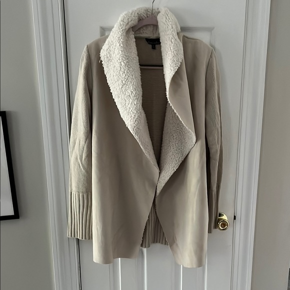 alison andrews Jackets & Blazers - Tan and White Teddy Jacket Cozy and Stylish